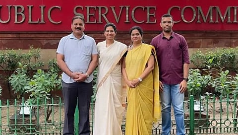 UPSC Success Story | सेवानिवृत्तीपूर्वीच लेकीचं वडिलांना मोठं गिफ्ट, कलेक्टर होऊनच दाखवलं…