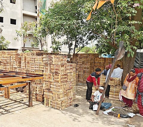 संचालकांना मोकळीक; सामान्य अडत्यांवर कारवाई : युवराज काची यांचा प्रशासनावर आरोप