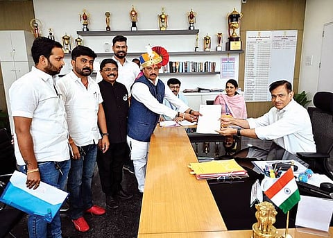 Loksabha election 2024 : ‘वंचित’कडून वसंत मोरेंनी भरला उमेदवारी अर्ज