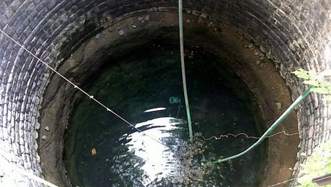 Jalgaon Water Shortage | 100 टँकर, 157 विहिरींचे अधिग्रहण; जिल्ह्यात पाण्याची टंचाई!