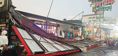 कापूरहोळ येथे हॉटेलमालकामुळे दुर्घटना टळली..