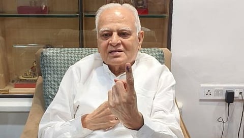 जळगाव : ज्येष्ठ नेते माजी मंत्री सुरेश दादा जैन यांनी मतदानाचा हक्क बजावला