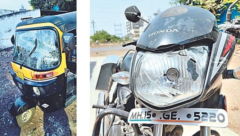 पंचवटी : पेठ रोडवरील हरिओम नगरमध्ये तोडफोडीत नुकसान झालेली रिक्षा व दुचाकी. (छाया : गणेश बोडके)