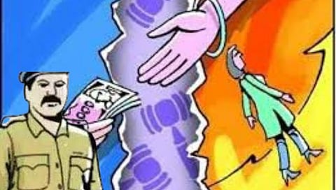 नाशिक : नातवाला भेटायचे असेल तर द्या दहा कोटी रुपये ! सुनेची निवृत्त पोलीस सासऱ्याकडे अजब मागणी