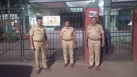 नाशिक : मतदान केंद्राची पाहणी करताना पोलिस उपआयुक्त प्रशांत बच्छाव व इतर अधिकारी.