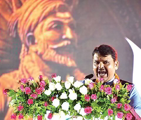 तुमच्या घोटाळ्यांची मालिका काढणार: फडणवीसांचा ठाकरेंना इशारा