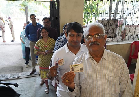 शहरात मतदारांनी सकाळपासूनच मतदान करण्यासाठी रांगा लावल्या आहेत.