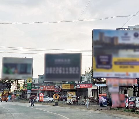 मुळशीत होर्डिंग्जची स्पर्धा; प्रशासन उघड्या डोळ्यांनी पाहत पडलेय सुस्त