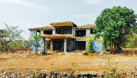 आजच्या परिस्थितीत खंडहर झालेला लैला खानचा इगतपुरी येथील बंगला (छाया : वाल्मीक गवांदे )