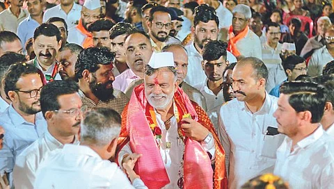 नाशिक : लोकसभा मतदारसंघात मतदारांशी संवाद साधताना महाविकास आघाडीचे उमेदवार राजाभाऊ वाजे.