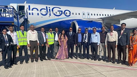 नाशिक : नाशिक-दिल्ली विमानसेवेच्या प्रारंभाप्रसंगी साकेत चतुर्वेदी, सुब्रता मोंडल, विलास आव्हाड, नितीन सिंग, मनीष रावल आदी.