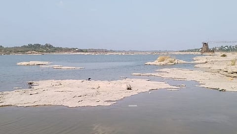 भुसावळ शहराचा बंधारा खाली झाला.