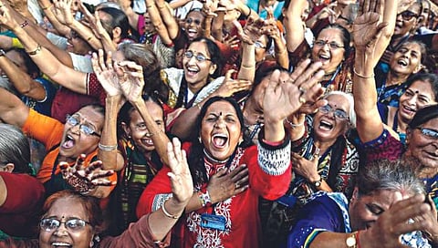 जागतिक हास्य दिन विशेष : ‘हसा आणि एक झाड लावा’ यंदाची संकल्पना