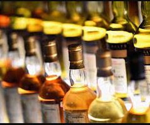 अवैध मद्य विक्री रोखा : आयुक्त डॉ. विजय सूर्यवंशी