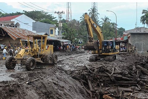इंडोनेशियातील पूरबळींची संख्या ५० वर, २७ बेपत्ता