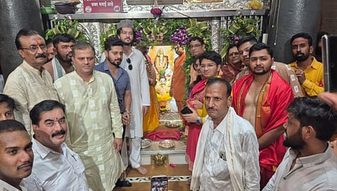 अक्कलकोट येथे श्री स्वामी समर्थांच्या पुण्यतिथीनिमित्त भाविकांची दर्शनासाठी गर्दी