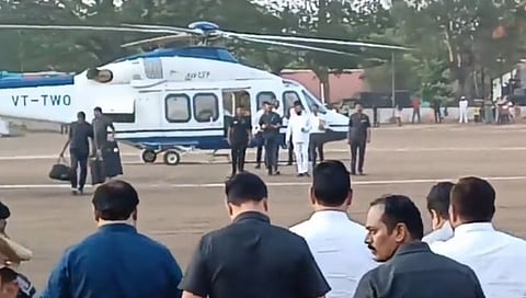 मुख्यमंत्री शिंदे यांनी नाशिकमध्ये येताना पैशांनी भरलेल्या बॅगा आणल्याचा गंभीर आरोप संजय राऊत यांनी केला आहे.