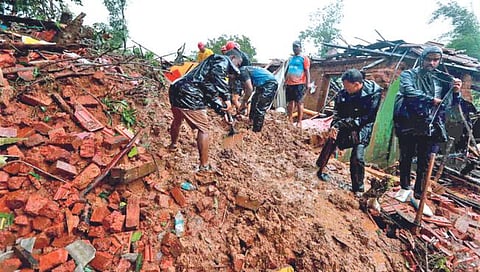 रायगड : नऊ महिन्यांनंतरही इर्शाळवाडीतील ४३ कुटुंबे पक्क्या घरापासून वंचित