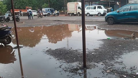 सिंधुदुर्ग : कणकवलीत अवकाळी पावसाची दमदार हजेरी