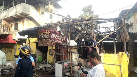 डोंबिवलीतील दत्तनगरमध्ये चायनिज सेंटर खाक; स्फोटात तीन जण गंभीर