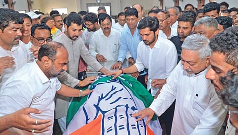 कोल्हापूर : … अन् रुग्णालयाच्या भिंतीही गहिवरल्या