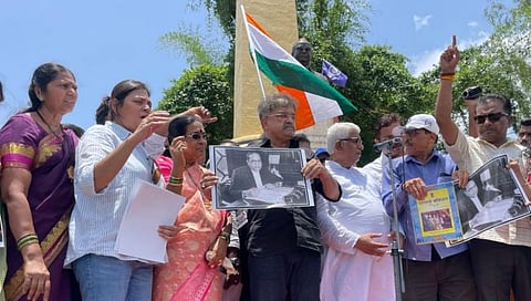 जितेंद्र आव्हाडांचे महाडमध्ये मनुस्मृती दहन आंदोलन