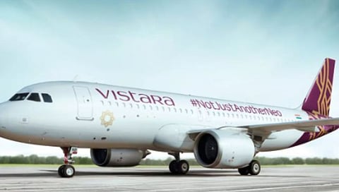 दिल्ली-श्रीनगर विमानात बॉम्ब ठेवल्याची अफवा