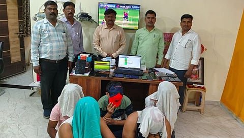 पोलिसांची आयपीएल सट्टेबाजांवर कारवाई; ४.६३ लाखांचा मुद्देमाल जप्त