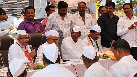 नरहरी झिरवाळांचा महाविकास आघाडीत प्रवेश, खरं काय? शरद पवार गटाचे उमेदवार भास्कर भगरेंसोबतचा फोटो व्हायरल