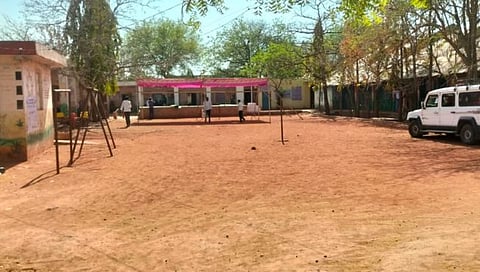 कुर्डू येथे बहिष्कार टाकल्याने मतदान केंद्रावर शुकशुकाट