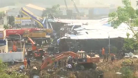 Mumbai hoarding collapse