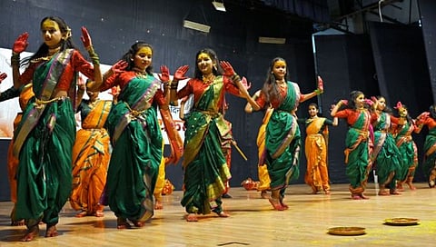 विद्यार्थ्यांनी उजळवला महाराष्ट्राच्या शौर्याचा इतिहास