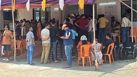 ठाणे: बदलापुरात भरदुपारी मतदारांच्या रांगा; ज्येष्ठ नागरिक, नवमतदारांमध्ये उत्साह