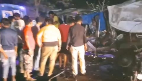 भीषण बस अपघातात ७ लोकांचा मृत्यू