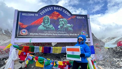इच्छा असेल तर शरीरही देते साथ; वयाच्या पासष्टीत एव्हरेस्टच्या बेस कॅम्पची चढाई