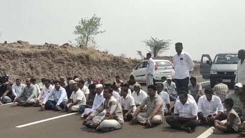 पाण्यासाठी सावळजच्या शेतकऱ्यांचा रास्ता रोको