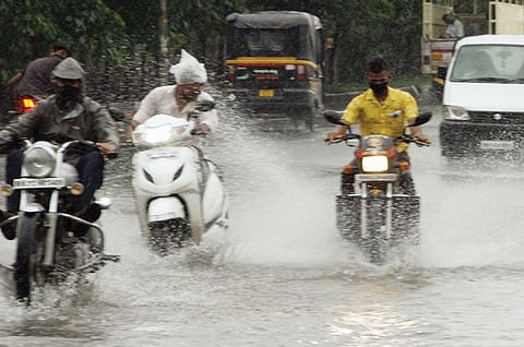रस्ते जलमय; तरीही 90 टक्के कामे झाल्याचा दावा