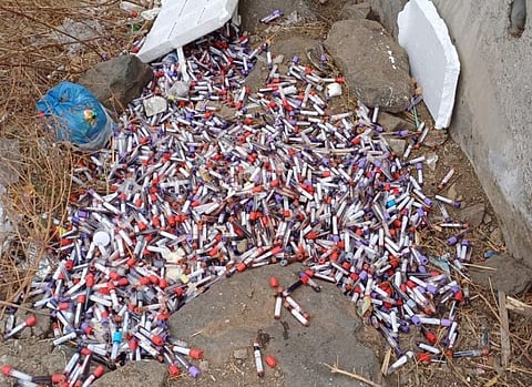 ब्लड सँम्पलच्या हजारो नळ्या डिंभा डावा कालव्यात: नागरिकांचे आरोग्य धोक्यात