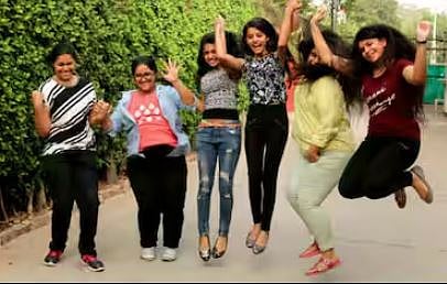 12 th result : खेडमध्ये यंदाही मुलींचीच बाजी; 4 शाळांची शंभरीपार