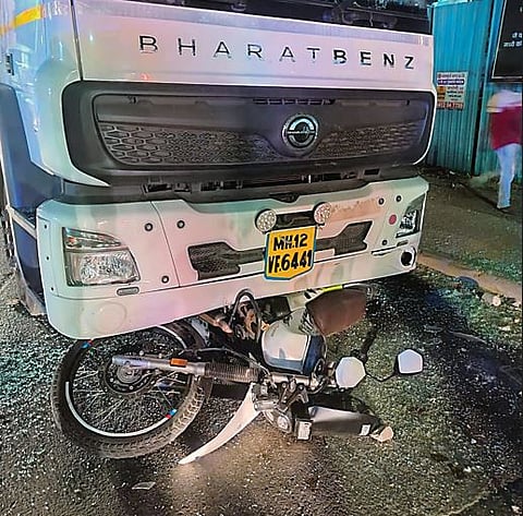 दुर्दैवी! भरधाव ट्रकने दोघा इंजिनिअरिंगच्या विद्यार्थ्यांना चिरडले