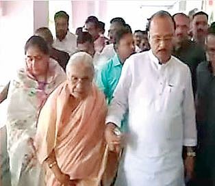 माझी आई माझ्याबरोबर; तिचा मला आशीर्वाद : उपमुख्यमंत्री अजित पवारांचे मतदानानंतर वक्तव्य