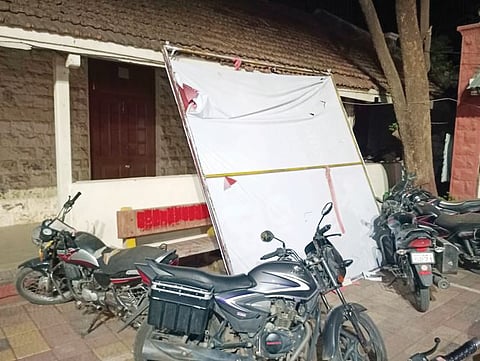 नीलेश लंकेंच्या विजयाचा फ्लेक्स पाथर्डीत जप्त