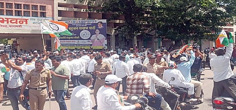 दोन्ही पवारांचे बारामतीत शक्तिप्रदर्शन; शहरात रॅलीदरम्यान तणावाची स्थिती