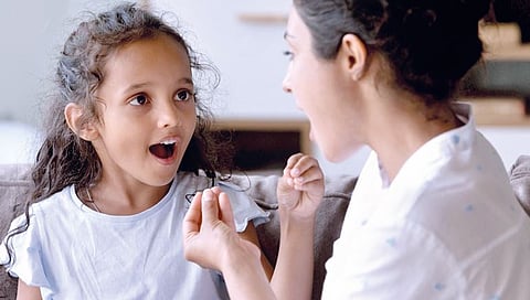 मूल बोलताना अडखळतेय?, मुलांमधील तोतरेपणा, लक्षणे अन् उपचार