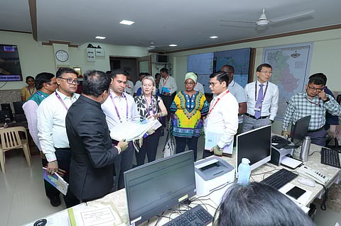 रायगड - बांगलादेश, झिम्बाब्वे, श्रीलंका, कझाकिस्तानच्या प्रतिनिधींनी मतदान प्रक्रियेची माहिती जाणून घेतली.