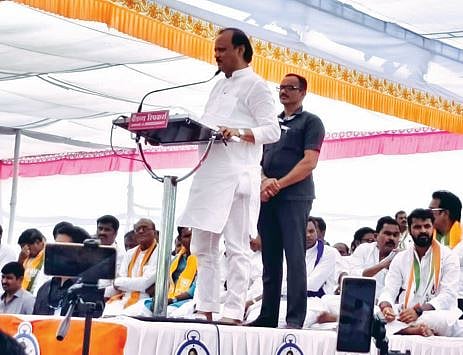 प्रगतीच्या वाटांसाठी महायुतीला निवडून द्या : इंदापूरमधील सभेत अजित पवारांचे मतदारांना साकडे