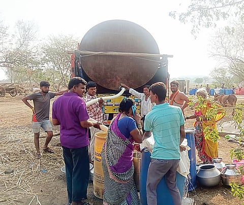ठेकेदाराची मनमानी; टँकरचे मिळेना पाणी : दुष्काळी पाथर्डीकरांचे हाल