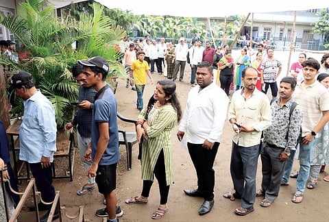 पहिल्यांदाच मतदान; तरुणाईमध्ये लई भारीची भावना..!