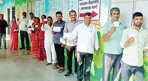 मतदार जनजागृतीमुळे वरुडेत 64 टक्के मतदान