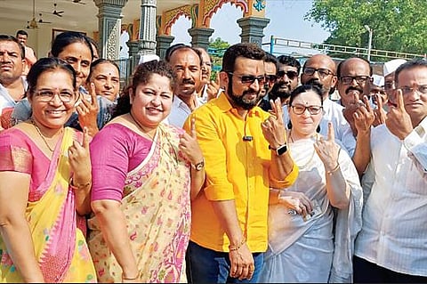 Loksabha election | खा. अमोल कोल्हे, आ. बेनके यांनी केले मतदान